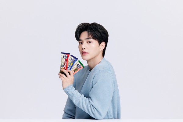 ▲이지프로틴 브랜드 모델 배우 송강