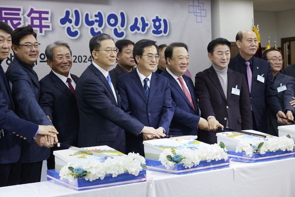 김동연 경기도지사(사진 가운데)