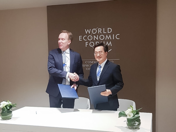 보르게 브렌데 세계경제포럼 이사장(왼쪽), 김동연 경기도지사