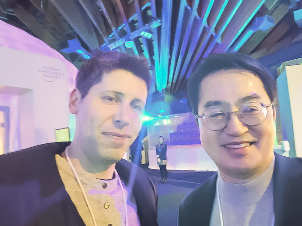 샘 알트만 오픈AI CEO(왼쪽), 김동연 경기도지사