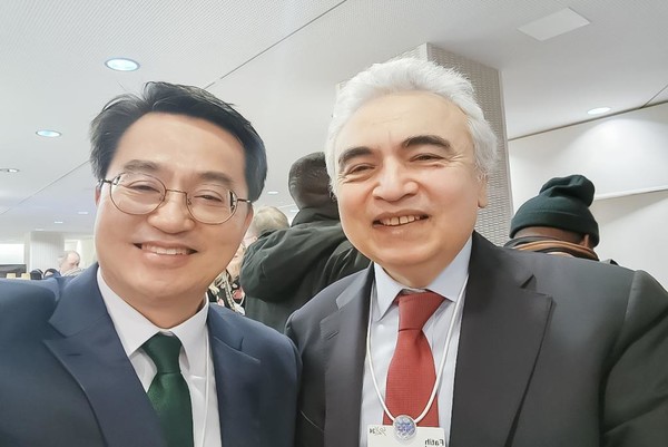 김동연 경기도지사(왼쪽), 파티 비롤 국제에너지기구 사무총장