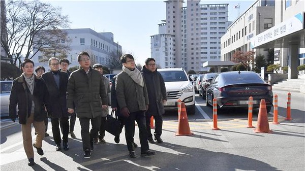 23일  수원지법 성남지원을 방문한 인터넷신문 관계자들