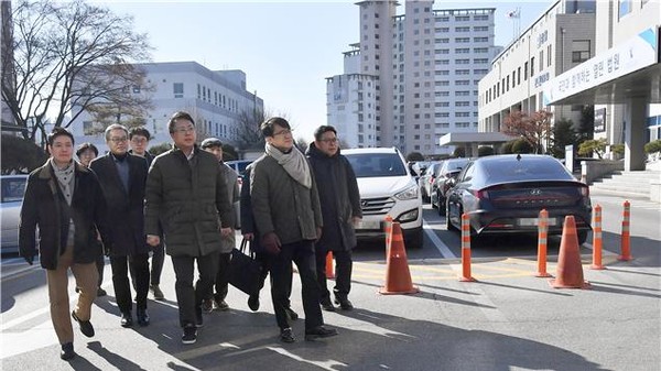 23일 수원지법 성남지원을 방문한 인터넷신문 관계자들