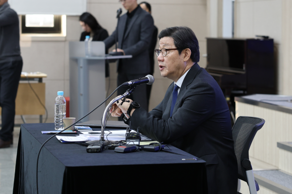 ▲노연홍 한국제약바이오협회장이 30일 기자간담회에서 발표하고 있다.