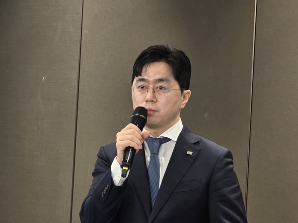 ▲미래에셋자산운용 ETF운용부문 김남기 부사장이 1일 열린 기자간담회에서 TIGER 1년은행양도성예금증서액티브(합성) ETF를 소개하고 있다.