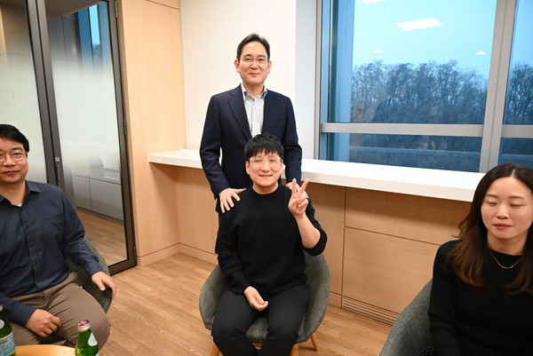 지난 1월 10일 서울 우면동 삼성리서치를 방문한 이재용 삼성전자 회장이 연구원들과 간담회를 가졌다.