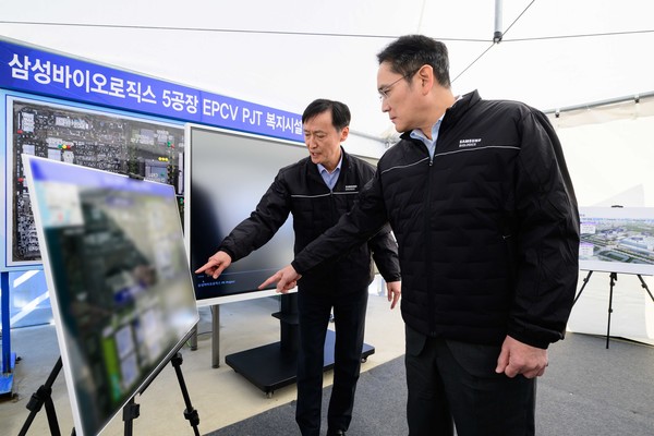 삼성바이오로직스 5공장 현장 점검 중인 이재용 삼성전자 회장