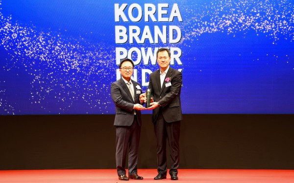 한수희 한국능률협회컨설팅 대표(왼쪽), 이상훈 현대엘리베이터 CFO