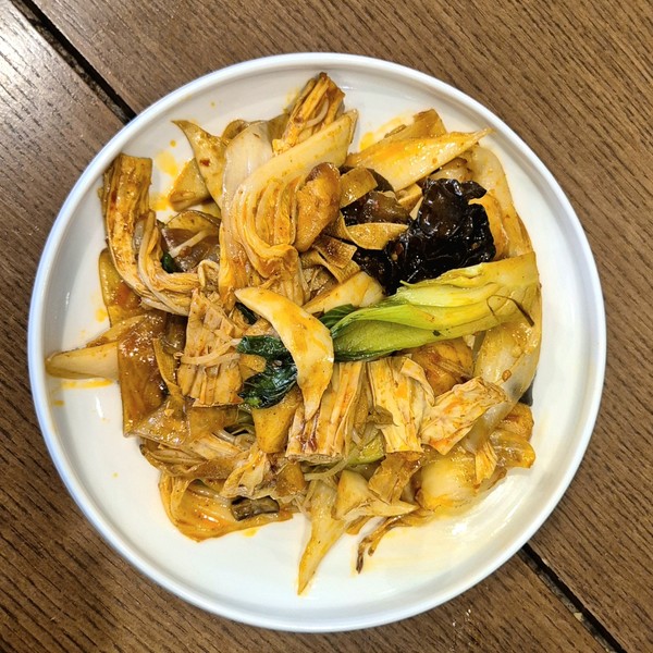 ▲차오차이 소스를 넣어 만든 마라샹궈