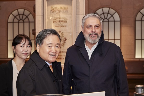 ▲허영인 회장과 마리오 파스쿠찌 CEO가 지난 24일 만났다.