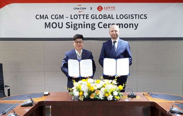 ▲강병구 롯데글로벌로지스 대표이사(왼쪽), 보 웨그너 CMA CGM 아시아태평양 CEO