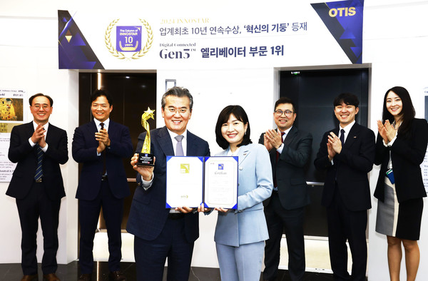조익서 오티스 코리아 대표(왼쪽), 황은주 한국경영인증원장