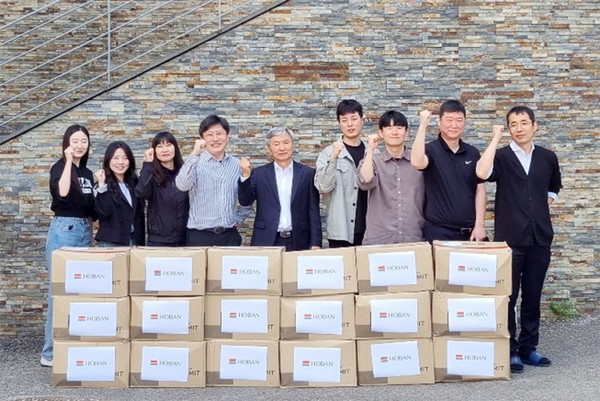 ▲ 호반그룹이 근로자의 날을 맞아 협력사 근로자에게 감사 선물을 전달했다