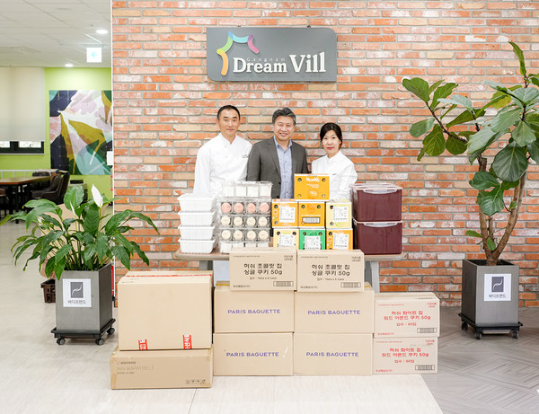 ▲김현실 강남드림빌 사무국장(가운데)과 바디프랜드 관계자들