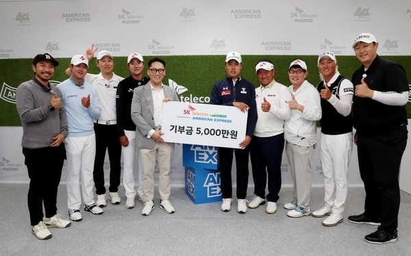 ▲(왼쪽부터) 심짱(심서준), 최승빈, 윤석민, 김한별, 김유승 대표이사, 이승민, 최경주, 이경규, 허인회, 이대호