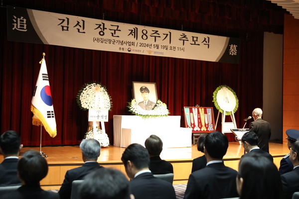 ▲김두만 김신장군기념사업회장이 추모사를 낭독하고 있다