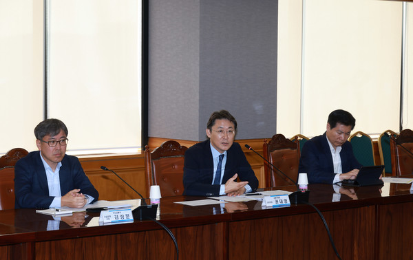 ▲권대영 금융위원회 사무처장이 23일 오전 서울 중구 은행회관에서 금융위원회, 금융감독원, 기획재정부, 국토교통부 등 관계기관 합동으로 개최한 제1차 부동산 PF 연착륙 대책 점검회의를 주재했다.