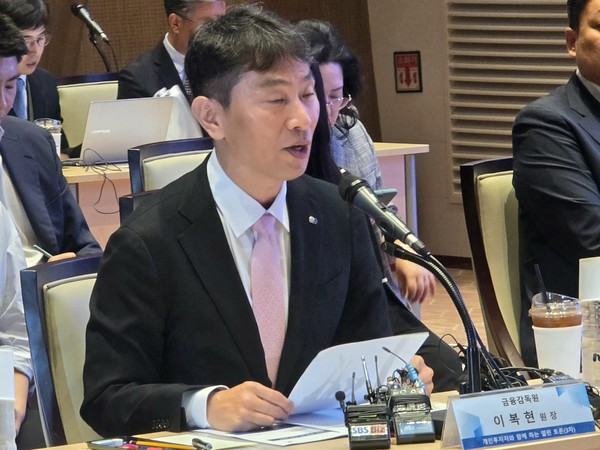 ▲이복현 금융감독원장이 10일 서울 여의도 한국거래소 컨퍼런스홀에서 열린 '개인투자자와 함께하는 열린 토론(3차)'에서 향후 공매도 구축 계획을 발표했다.