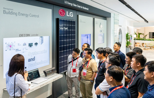 ▲LG전자가 지난 5월 아시아 5개국의 냉난방공조(HVAC) 컨설턴트들을 한국에 초청해 ‘2024 LG HVAC 리더스 서밋’을 개최하는 모습.