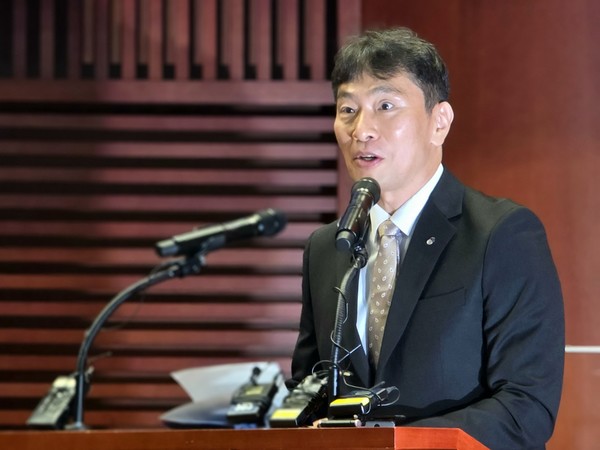 ▲이복현 금융감독원장이 12일 오전 서울 여의도 금투센터 3층 불스홀에서 열린 '자본시장 선진화를 위한 기업지배구조' 세미나에서 축사를 진행하고 있다.