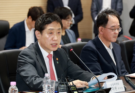 ▲ 김주현 금융위원회 위원장이 서민금융 종합플랫폼 '서민금융 잇다' 출시 및 금융·고용·복지 복합지원 연계방안을 발표하고 있다.