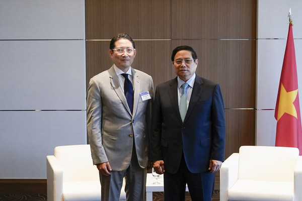 효성 조현준 회장(왼쪽), 팜 민 찐 베트남 총리