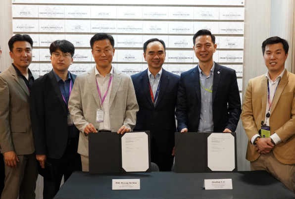▲왼쪽부터 현대제철 문태수 머신비전연구팀장, 한학수 공정제어기술실장, 김형진 공정연구센터장, ARTC David Low CEO, Jonathan Low Assistant Chief Executive, Jeremy Ho Weng Keong Business Lead