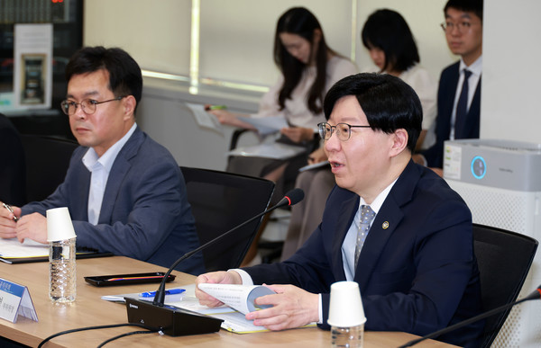 ▲김소영 금융위원회 부위원장이 4일 오전 서울 마포구 마포 프론트원에서 정부 관계부처 및 정책금융기관과 함께 개최한 제7차 정책금융지원협의회를 주재했다.