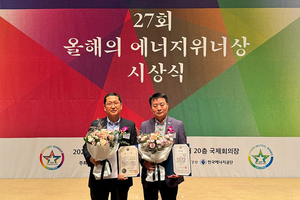 ▲김형규 교원웰스 개발팀장(왼쪽), 변희태 교원웰스 개발생산부문장