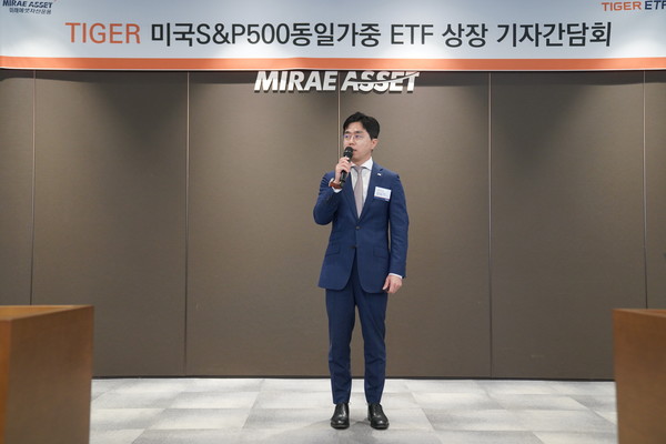 ▲미래에셋자산운용 ETF운용부문 대표 김남기 부사장이 19일 서울 을지로 미래에셋센터원에서 열린 TIGER ETF 기자간담회에서 환영사를 하고 있다.