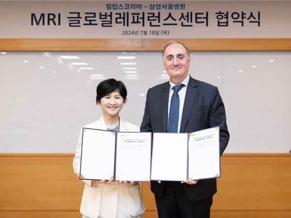 ▲삼성서울병원 한부경 영상의학과장(왼쪽), 필립스 아태지역 헬스 시스템즈 사업부 세일즈 총괄 사장 마크 버비