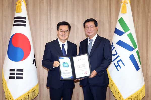김동연 경기도지사(왼쪽), 전해철 도정자문위원장