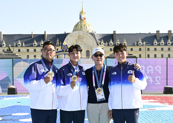 ▲정의선 회장(오른쪽에서 두 번째)과 2024 파리올림픽에서 남자 단체전 금메달을 따낸 대표팀