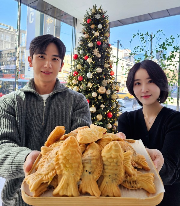▲KCC가 연말을 맞아 구성원들을 위한 '붕어빵 나눔 행사'를 열었다.