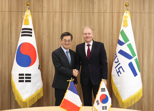 김동연 경기도지사(왼쪽), 프랑수아 자코 에어리퀴드 회장