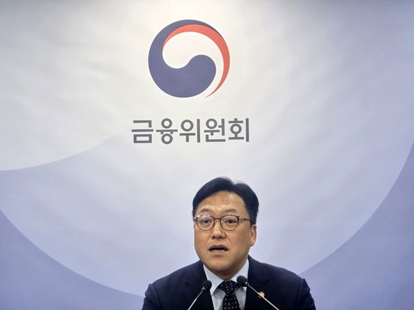 ▲김병환 금융위원장이 22일 오전 정부서울청사에서 열린 기자간담회에서 기자들의 질의에 답하고 있다.