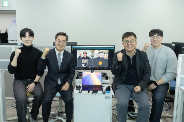 왼쪽 두 번째부터 김동연 경기도지사, 김원회 브레인벤쳐스 대표