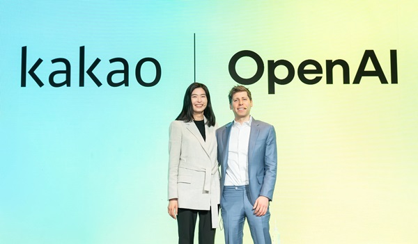 ▲정신아 카카오 대표(왼쪽), 샘 올트먼 오픈AI CEO