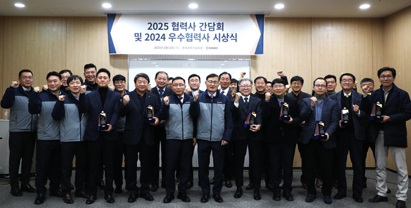 ▲반도건설 2025 협력사 간담회 및 2024 우수협력사 시상식 기념 사진