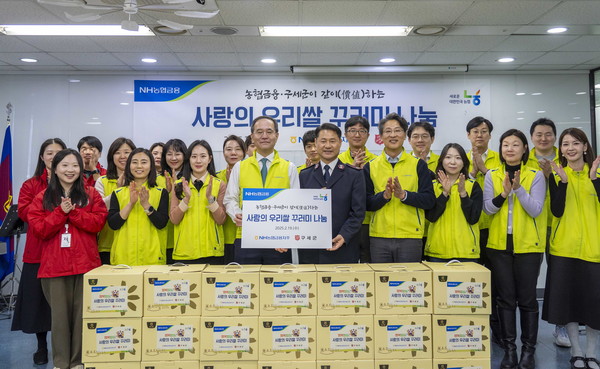 ▲ 이찬우 회장(앞줄 왼쪽에서 네 번째), 한세종 서기장관(앞줄 왼쪽에서 다섯 번째) 및 직원 봉사단과 함께 기념촬영을 하고 있다.