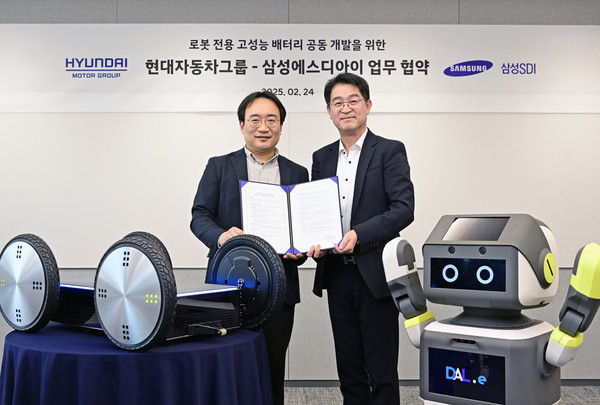 현대차∙기아 로보틱스랩장 현동진 상무(왼쪽), 삼성SDI 소형사업부 전략마케팅팀장 조한제 부사장