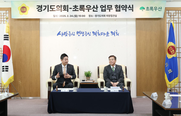 김진경 경기도의회 의장(왼쪽), 황영기 초록우산 어린이재단 회장