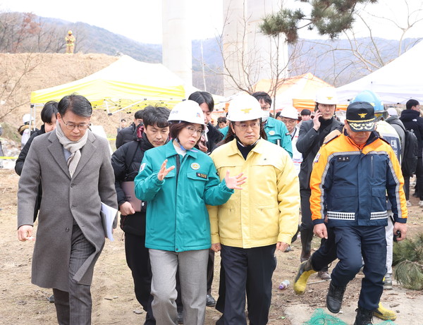 김동연 경기도지사(오른쪽)