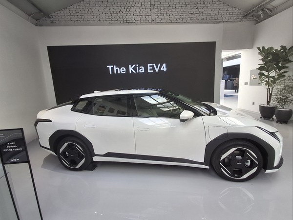 ▲기아 전동화 세단 EV4