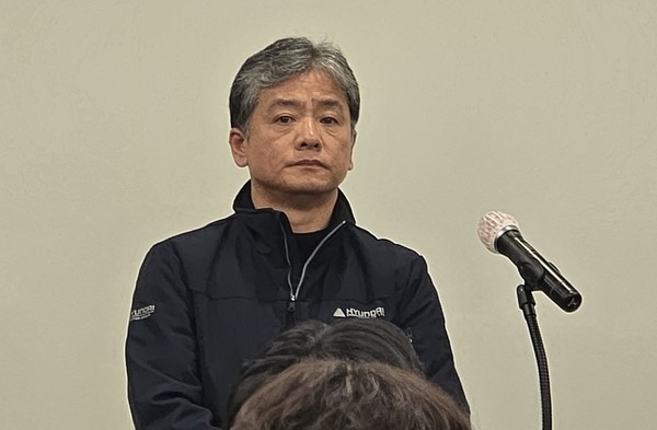 ▲주우정 현대엔지니어링 대표이사가 28일 서울 종로구 본사 빌딩에서 열린 서울세종 고속도로 사고 관련 간담회에서 브리핑을 하고 있다.
