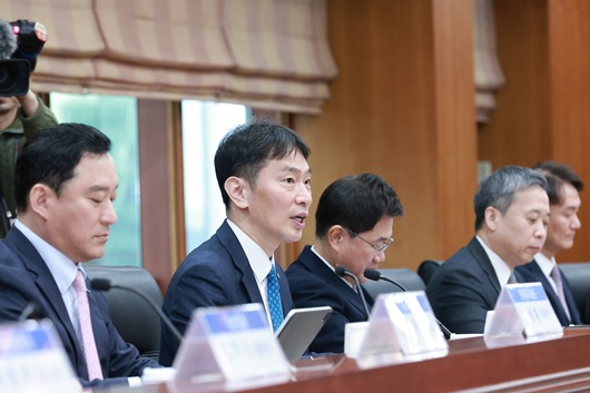 ▲ 이복현 금융감독원장이 5일 오전에 열린 금융투자회사 CEO 간담회에서 발언하고 있다.