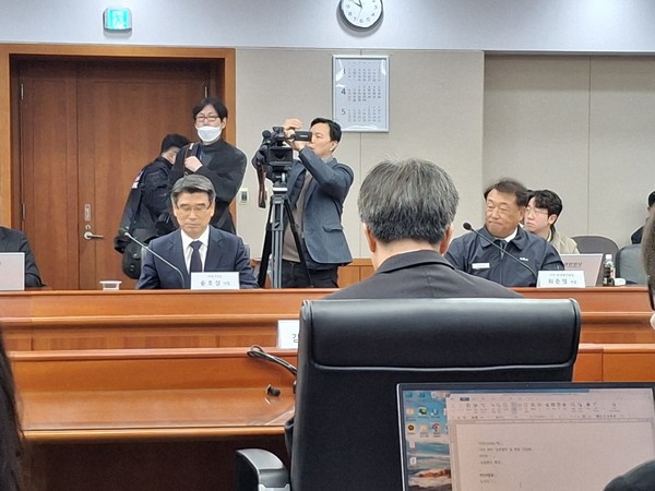 ▲송호성 기아 사장(왼쪽), 최준영 기아 사장(오른쪽)