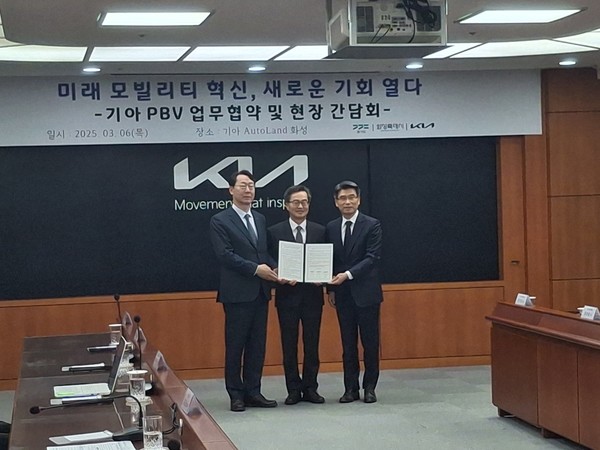 ▲(왼쪽부터) 정명근 경기도 화성특례시장, 김동연 경기도지사, 송호성 기아 사장