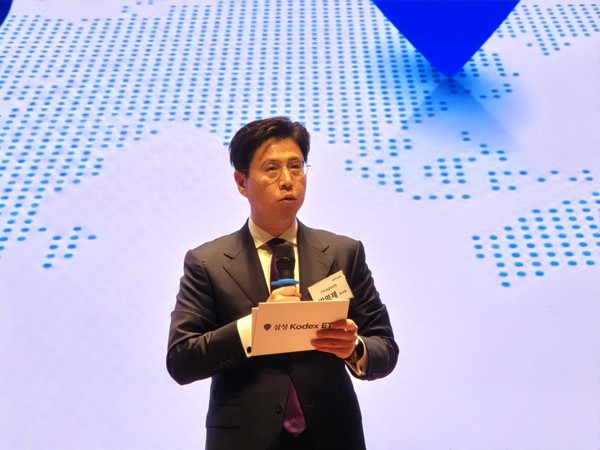 ▲박명제 삼성자산운용 ETF부문장이 18일 서울 여의도 한국거래소 컨퍼런스홀에서 열린 기자간담회에서 'KODEX 미국S&P500버퍼3월액티브' ETF를 소개하고 있다.