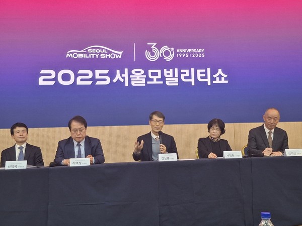 ▲(왼쪽부터)방제욱 조직위 부위원장, 이택성 한국자동차산업협동조합 이사장, 강남훈 조직위원장, 서정란 조직위 사무총장, 최기성 조직위 사무국장